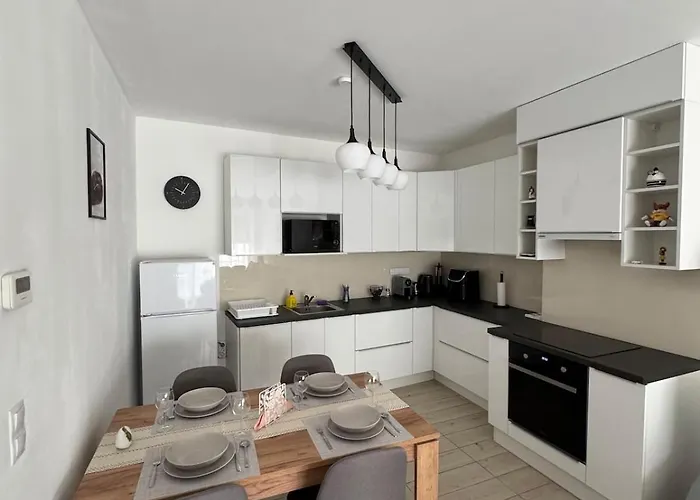 Apartment Elite Skyview -relaxing Family With Ac, Balcony